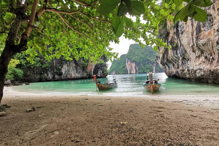 Krabi Hong Island Tour: barco privado de cauda longa