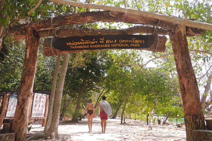 Krabi Hong Island Tour: barco privado de cauda longa