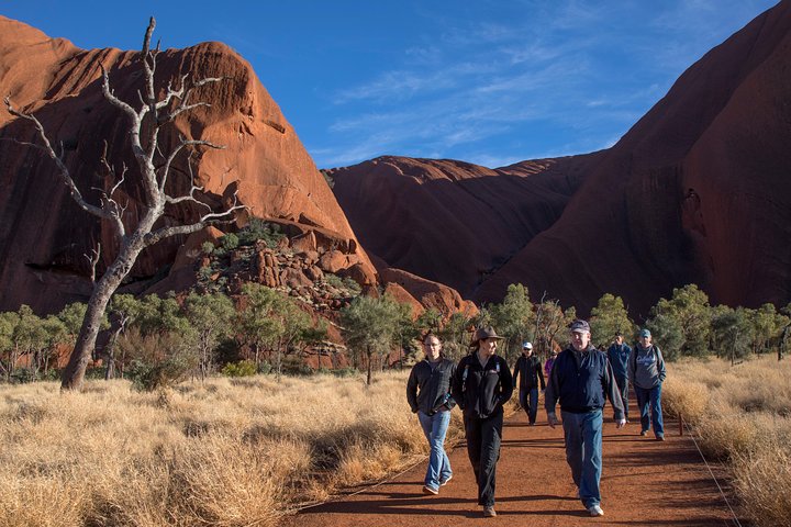 Höhepunkte des Uluru bei Sonnenaufgang inklusive Frühstück