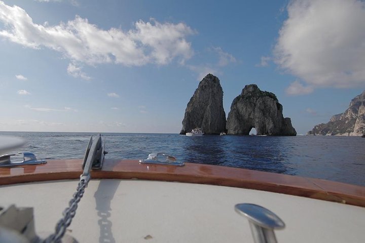Excursión de un día en grupo pequeño a Capri desde Positano o Praiano