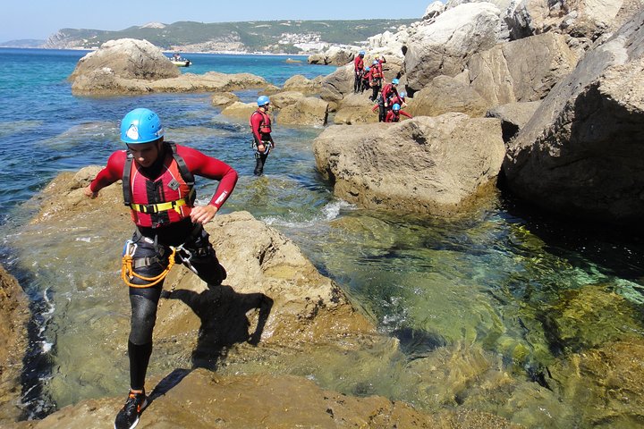 Sesimbra - Coasteering nel Parco Naturale di Arrabida (regione di Lisbona)