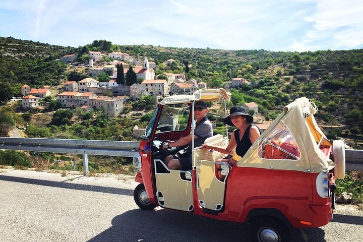 Hidden Hvar Eco Tuk Tuk Tour: Campos de Lavanda, Aldeias e Vistas