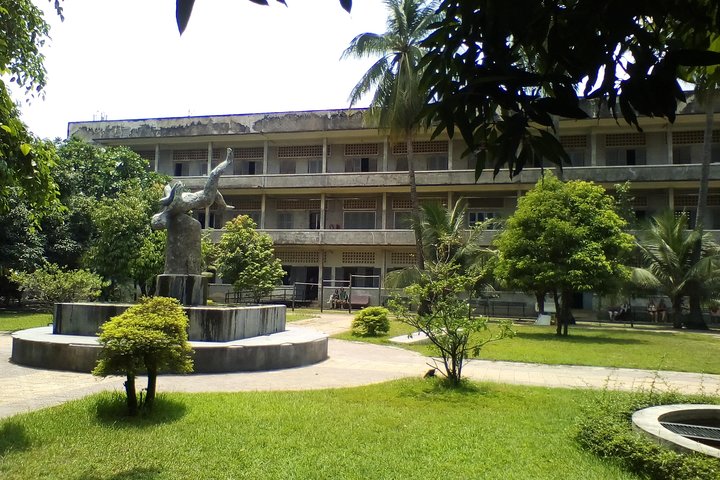 Medio día privado al campo de exterminio y al museo genocida S21 en Phnom Penh