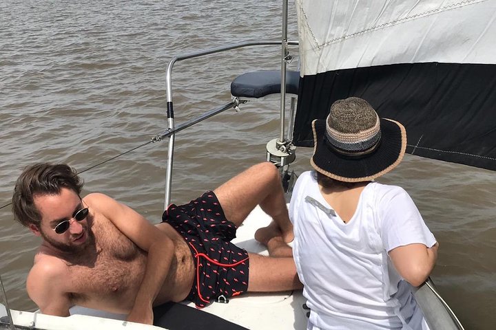 Sejl ned af Río de la Plata med en god vin og lyt til argentinsk tango.