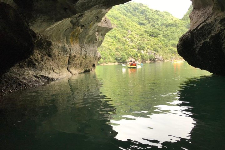 Cat Ba Island: Fulddagstur til Lan Ha Bay med luksuscruise