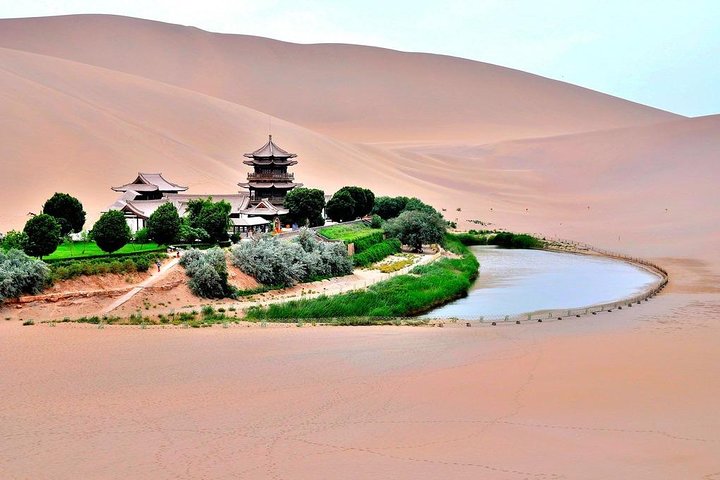 Tour privato di un giorno della Via della Seta di Dunhuang: grotte di Mogao, Crescent Spring