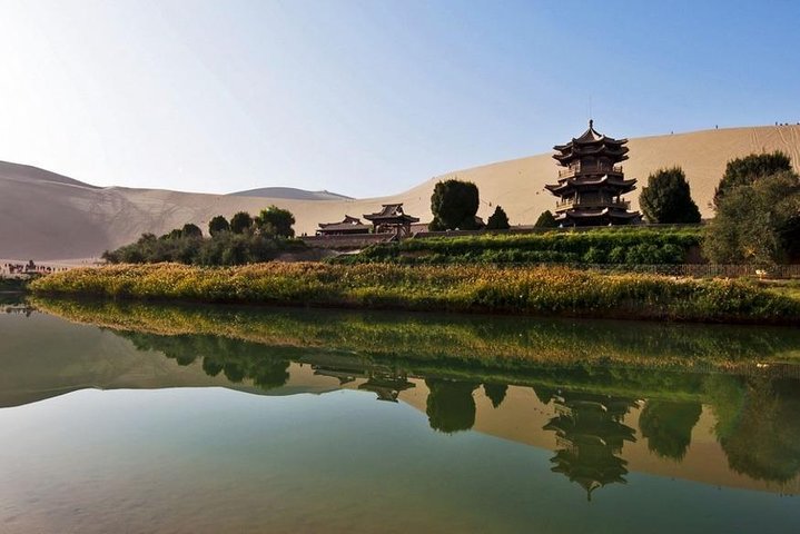 Tour privato di un giorno della Via della Seta di Dunhuang: grotte di Mogao, Crescent Spring