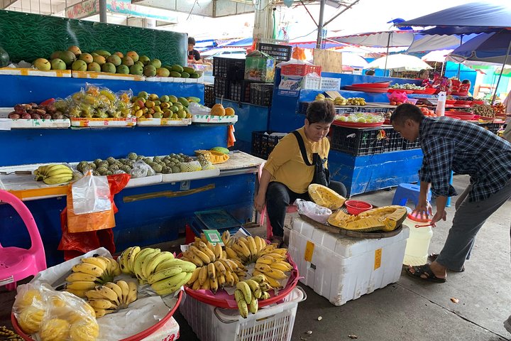Excursion à terre à Sanya: visite du parc Sanya Luhuitou et du marché d'épicerie local