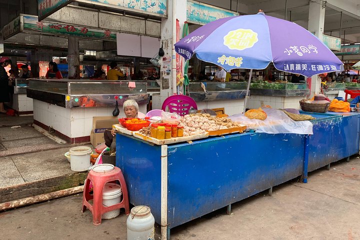 Visita guidata a piedi per vivere la vita di un Hainanese locale