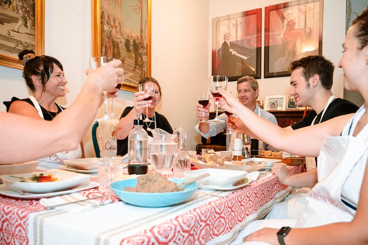 Clase privada de cocina con almuerzo o cena en Viareggio.