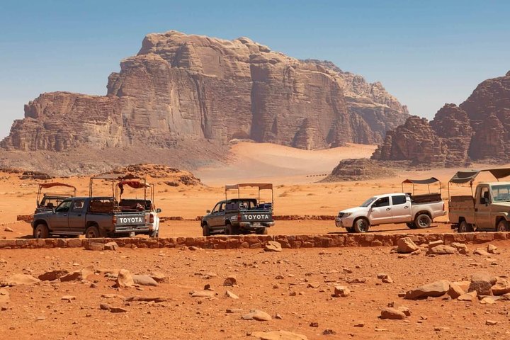 De Petra a Wadi Rum, luego de regreso a Ammán o al aeropuerto.
