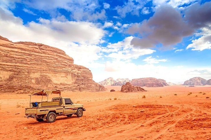 De Petra a Wadi Rum, luego de regreso a Ammán o al aeropuerto.