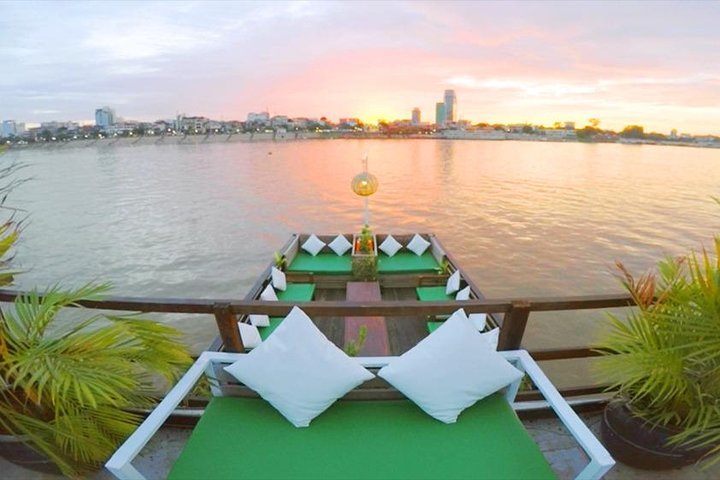 Sunset Cruise med obegränsad öl och läsk - Engelsktalande guide ombord