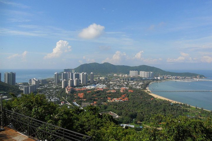 Excursion à terre à Sanya: visite du parc Sanya Luhuitou et du marché d'épicerie local