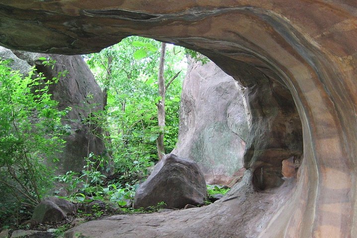 Tour Privado de Dia Inteiro de Bhopal a Bhojpur e Bhimbetka