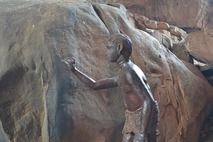 Tour Privado de Dia Inteiro de Bhopal a Bhojpur e Bhimbetka