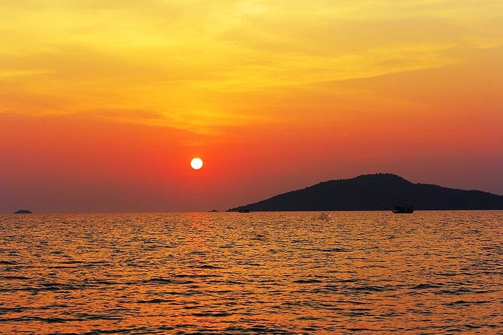 Pig Island & Koh Tan Tour per speedboot (snorkelen en kajakken)