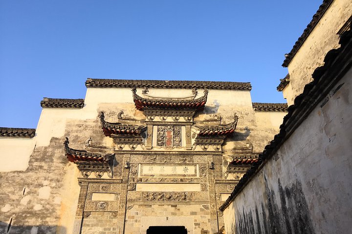 Excursión privada de senderismo a lo largo del antiguo sendero Xihong en la ciudad de Huangshan y el monte. Qiyun