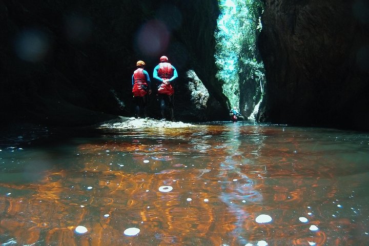 Breve escursione di canyoning nelle falesie