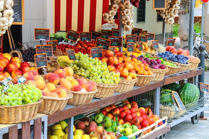 Cesarine: Markedstur og madlavningskursus i Local's Home i Asti