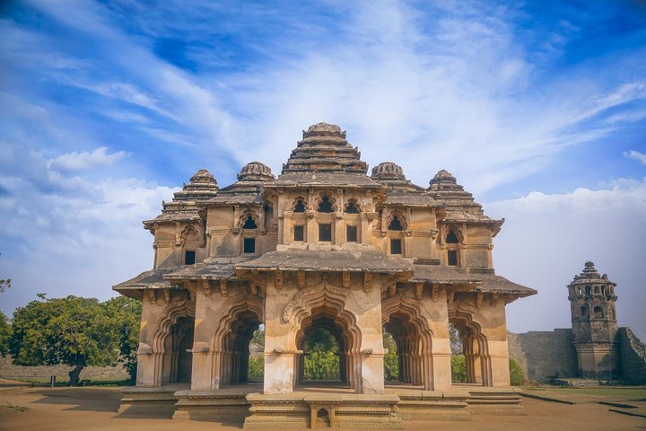 Hampi Heritage Hues: Upptäck Majesty of Vijayanagara Empire