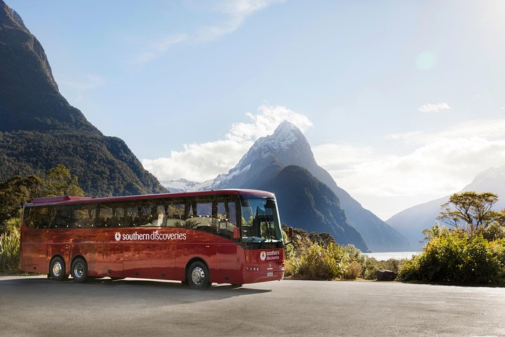 Milford Sound Coach & Cruise ex Te Anau Atemberaubende Aussicht mit Mittagessen