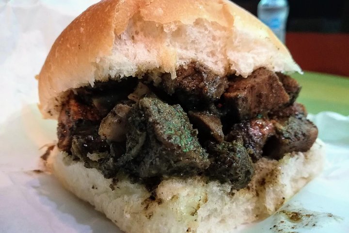 Tour gastronómico de Trinidad por la noche