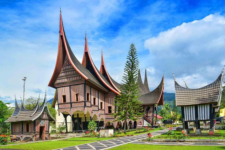 Tour cultural de Sumatra occidental con alojamiento 4 días 3 noches