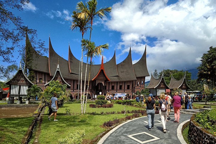 Tour cultural de Sumatra occidental con alojamiento 4 días 3 noches