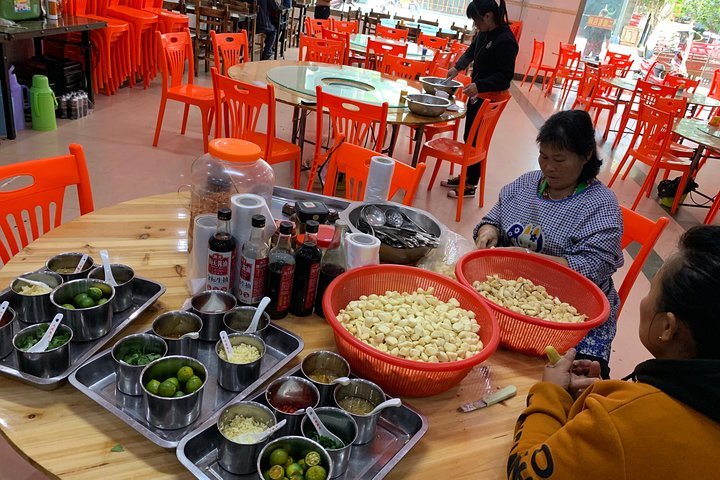 Excursion à terre à Sanya: visite du parc Sanya Luhuitou et du marché d'épicerie local