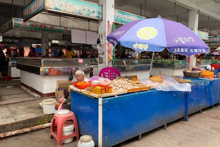 Excursion à terre à Sanya: visite du parc Sanya Luhuitou et du marché d'épicerie local