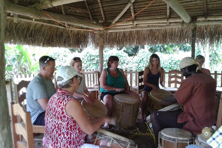 Half-day Garifuna drumming, dancing and cultural meal experience