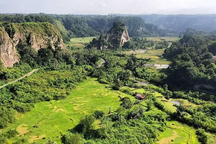 Visite privée de 3 jours à Padang: visite du centre culturel, du village et de la ville de Minangkabau