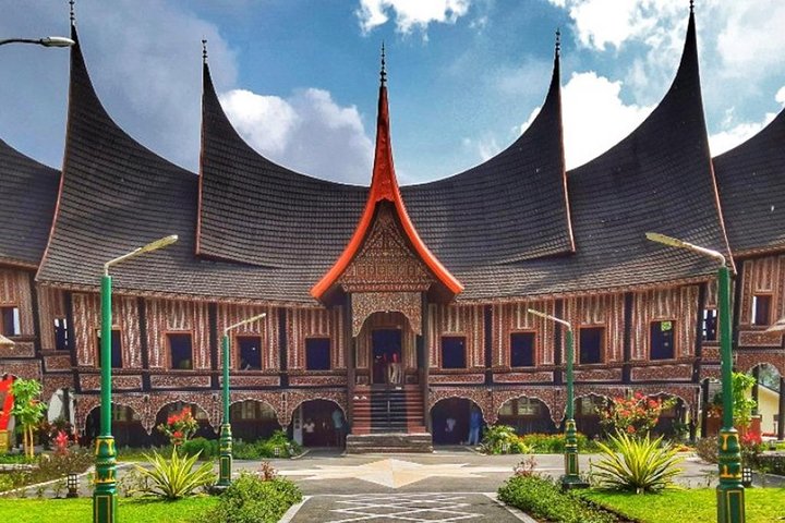 Visite privée de 3 jours à Padang: visite du centre culturel, du village et de la ville de Minangkabau