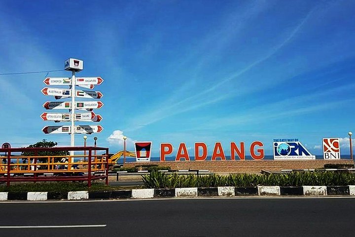 Visite privée de 3 jours à Padang: visite du centre culturel, du village et de la ville de Minangkabau