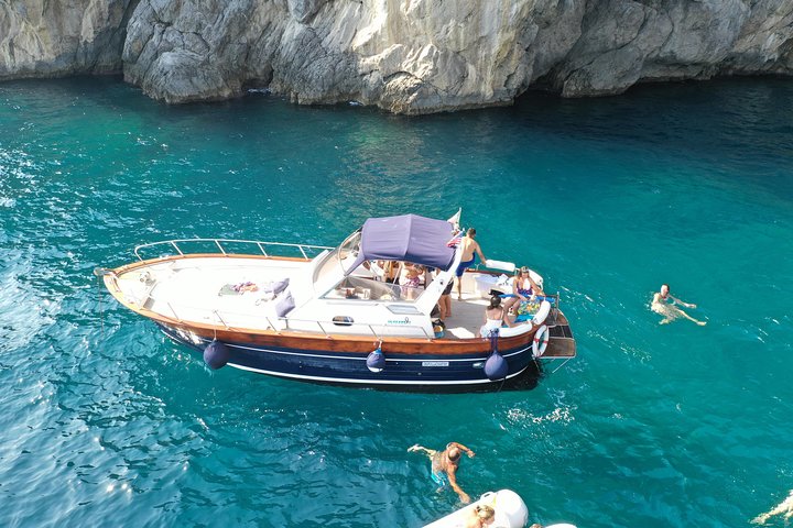 Excursion en bateau en petit groupe : Découvrez la côte amalfitaine au départ de Positano