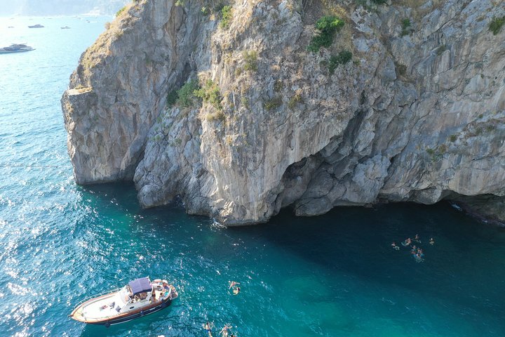 Excursion en bateau en petit groupe : Découvrez la côte amalfitaine au départ de Positano