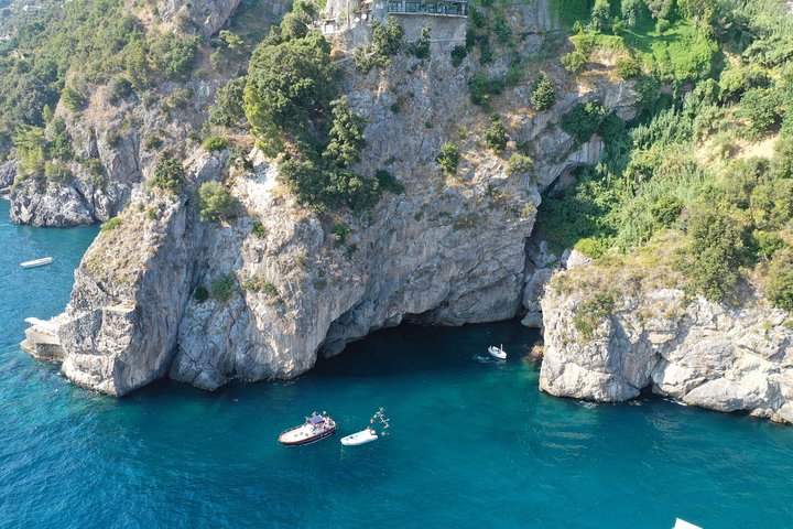 Excursion en bateau en petit groupe : Découvrez la côte amalfitaine au départ de Positano