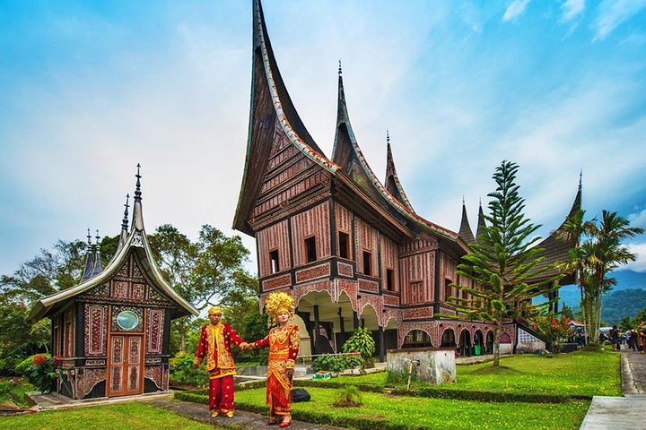 Visite privée de 3 jours à Padang: visite du centre culturel, du village et de la ville de Minangkabau