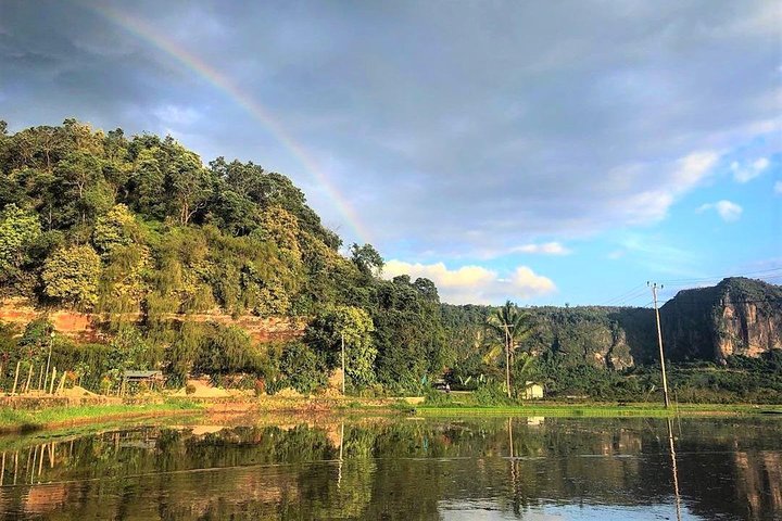 Visite privée de 3 jours à Padang: visite du centre culturel, du village et de la ville de Minangkabau