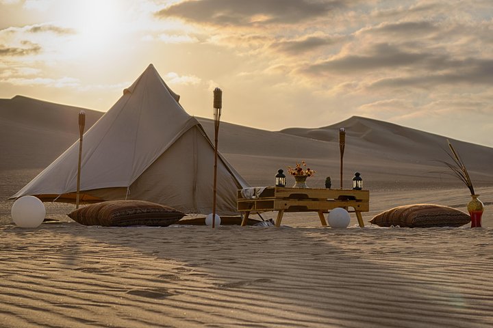 Duna Camp Desert Glamping i Huacachina med buggy och sandboarding