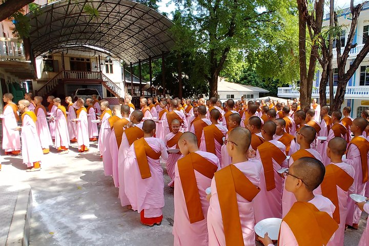 Privat tur for Amarapura, Mingun, Sagaing og Inwa (AVA)