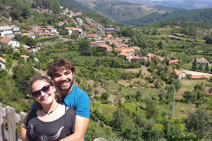 Gerês Natura, cascate, pranzo gustoso!Piccolo gruppo, offerta Bottiglia di vino