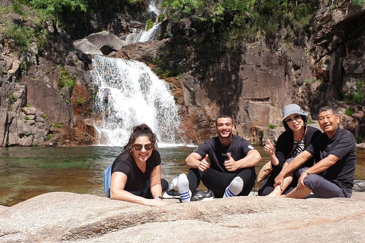 Gerês Natura, cascate, pranzo gustoso!Piccolo gruppo, offerta Bottiglia di vino