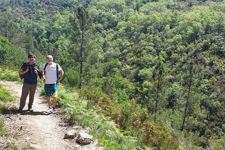 Gerês Natura, cascate, pranzo gustoso!Piccolo gruppo, offerta Bottiglia di vino