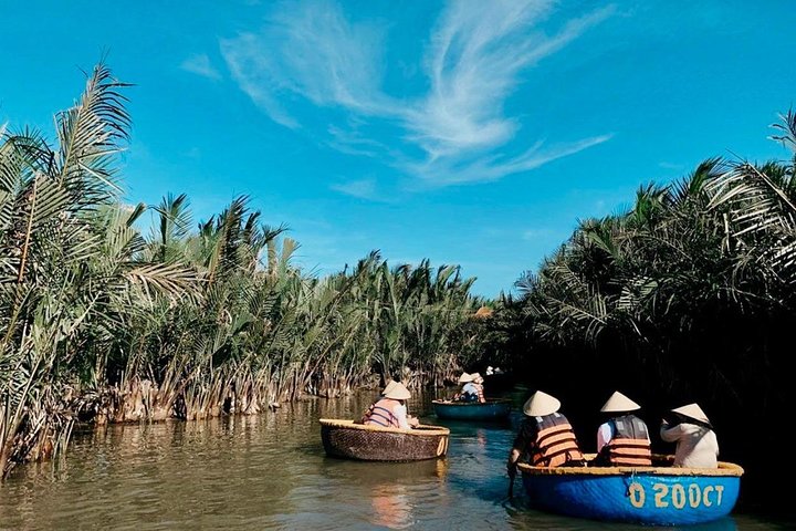 Basket Boat Tour, Hoi An-stad, boottocht en lantaarnuitgave