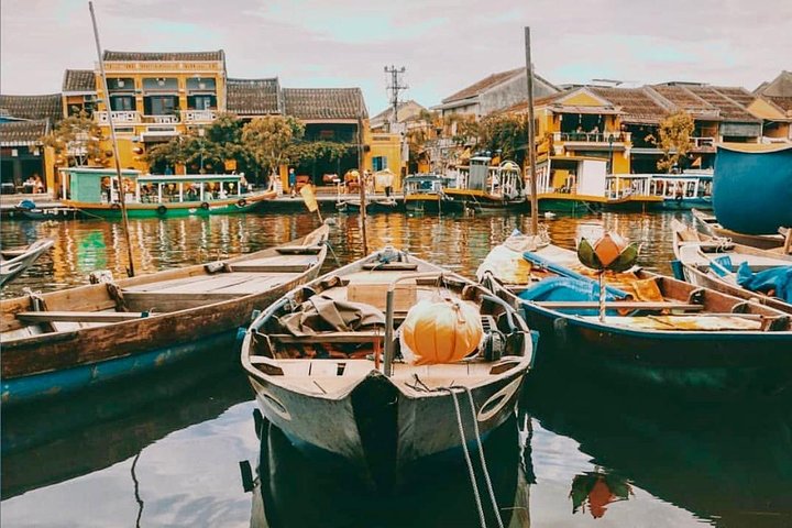 Basket Boat Tour, Hoi An-stad, boottocht en lantaarnuitgave