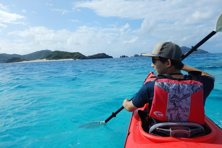 Tour di 1 giorno in kayak nelle Isole Kerama e Zamami Island
