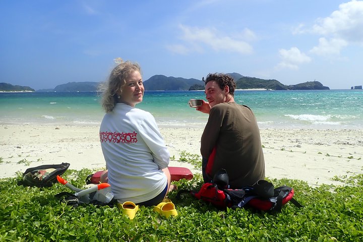 Tour di 1 giorno in kayak nelle Isole Kerama e Zamami Island