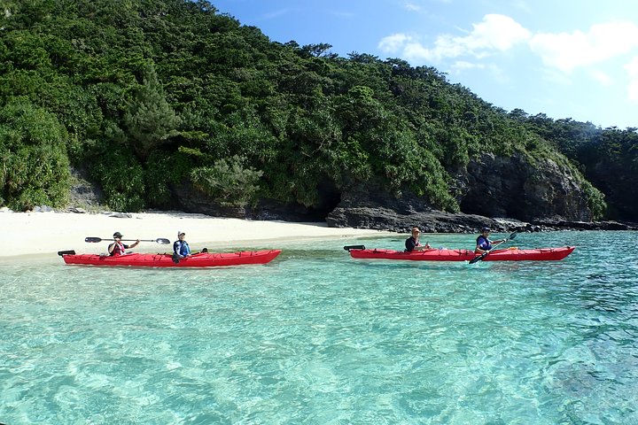 Tour di 1 giorno in kayak nelle Isole Kerama e Zamami Island